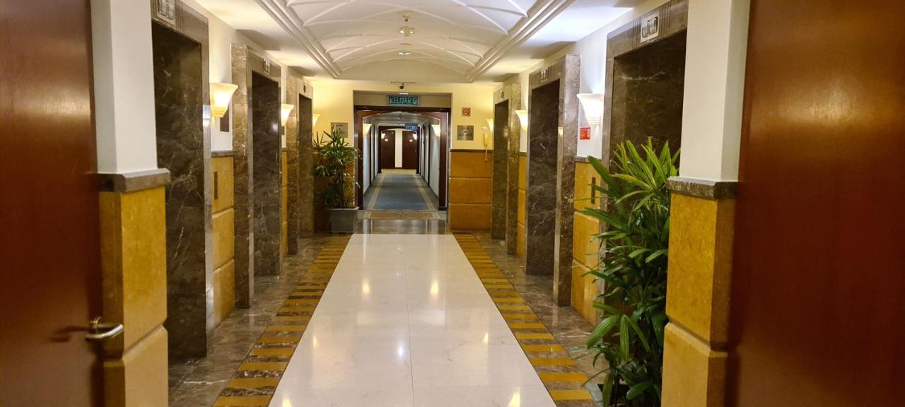 Raymond Suites At Berjaya Times Square Куала Лумпур Екстериор снимка