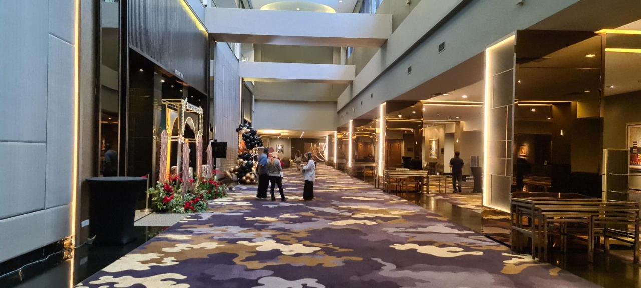 Raymond Suites At Berjaya Times Square Куала Лумпур Екстериор снимка