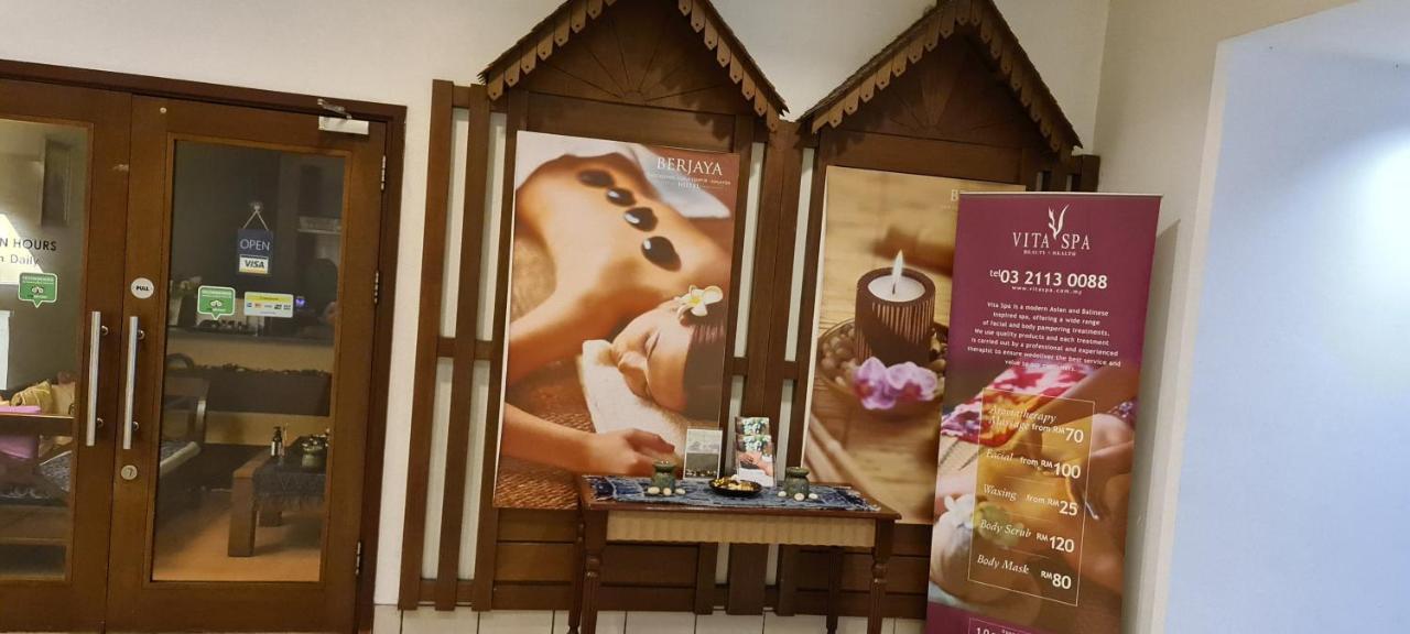 Raymond Suites At Berjaya Times Square Куала Лумпур Екстериор снимка